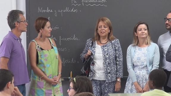 La consejera inaugura el curso en el nuevo edificio del colegio Escuelas Nuevas de El Palmar