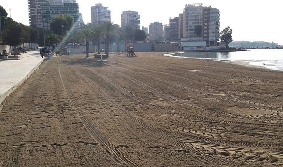 Reponen la arena de La Albufereta