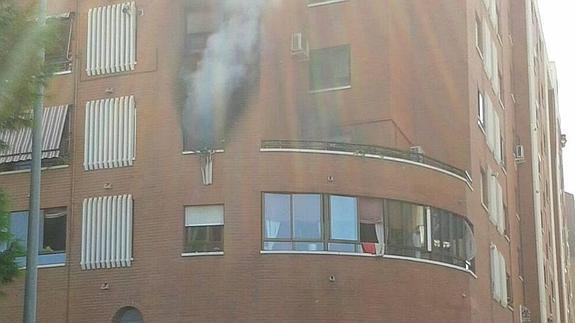 Declarado un incendio en una vivienda en el barrio de San Blas