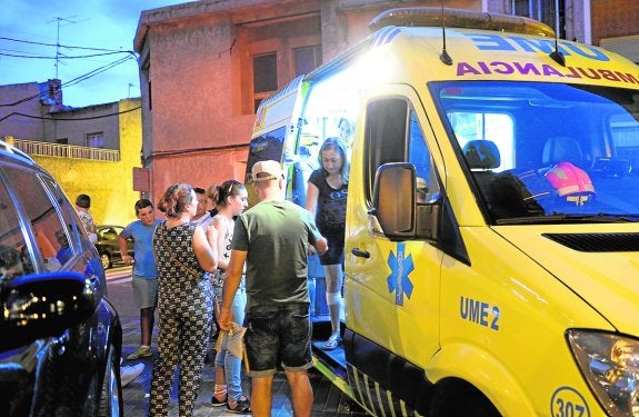 Seis heridos por la explosión de un cohete en la pedanía de Nonduermas