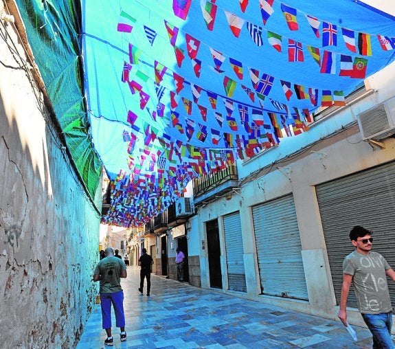 Los bares de la feria de mediodía tendrán que instalar toldos blancos o azules