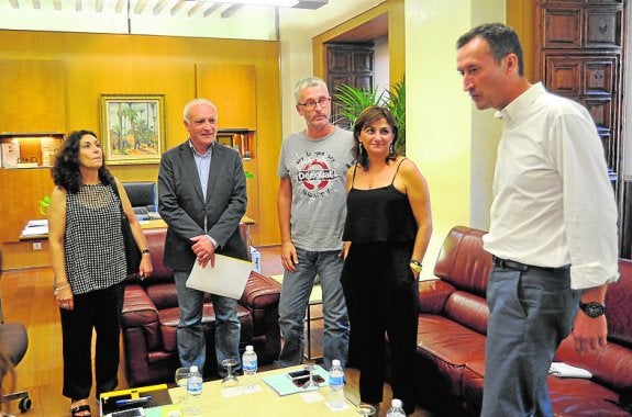 El alcalde pide al Consell apoyo para reactivar la Fundación Miguel Hernández