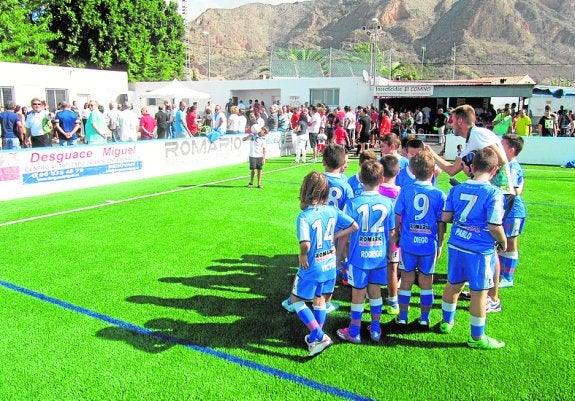 El campo municipal de fútbol recibe el nombre de Antonio Pascual 'Duana'