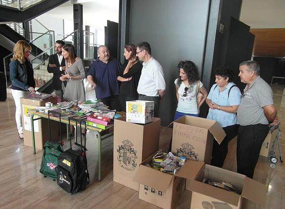 Más de 200 niños usarán el material escolar recogido por Juventud