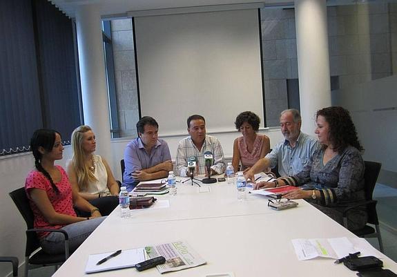 El Ayuntamiento estudia municipalizar en el 2017 el servicio de limpieza viaria