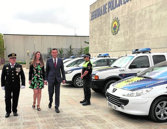 El alcalde aboga por una Policía Local próxima a «los más vulnerables»