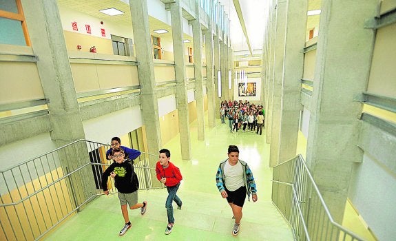 Los estudiantes estrenan el nuevo instituto Ros Giner