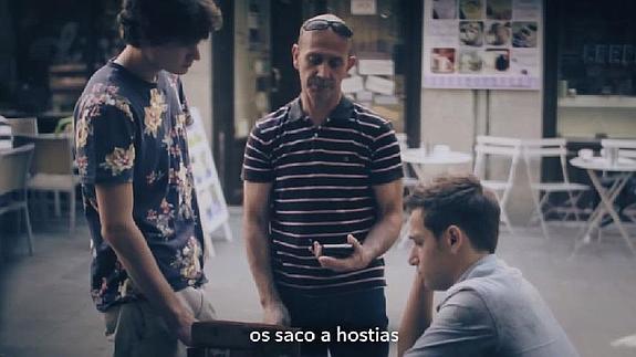 «Maricones, como tengáis sexo en mi hostal...», la campaña que conmociona