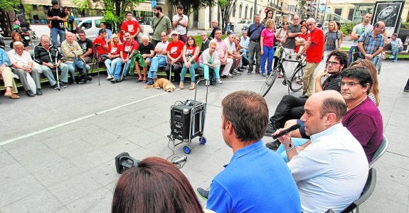 El tripartito debate con los ciudadanos en la Montañeta