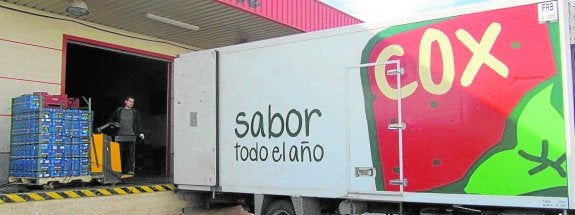 Los transportistas afrontan muchas trabas para poder llevar frutas y verduras por tren