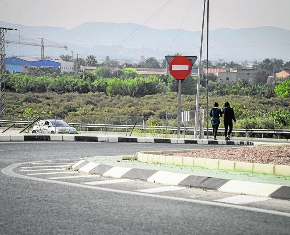 El PSOE reclama un paso de peatones en la N-340 a la altura del cementerio