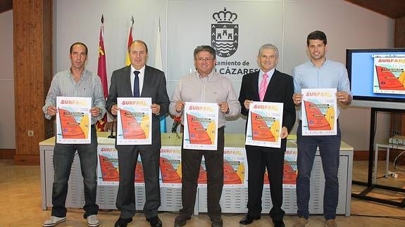 Los Alcázares se convierte en referente para aficionados al windsurf y al paddle surf