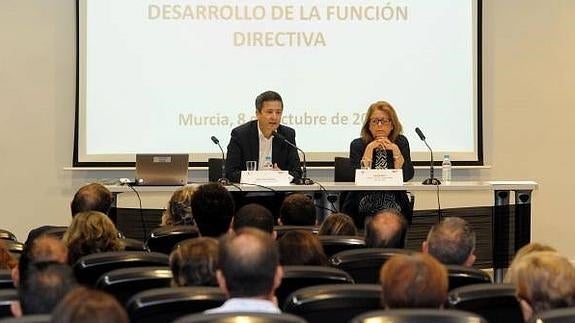 Cien docentes se forman para el desarrollo de la función directiva en centros de la Región