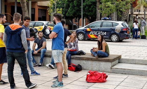 Un paquete con productos de laboratorio desata la alarma en la UA