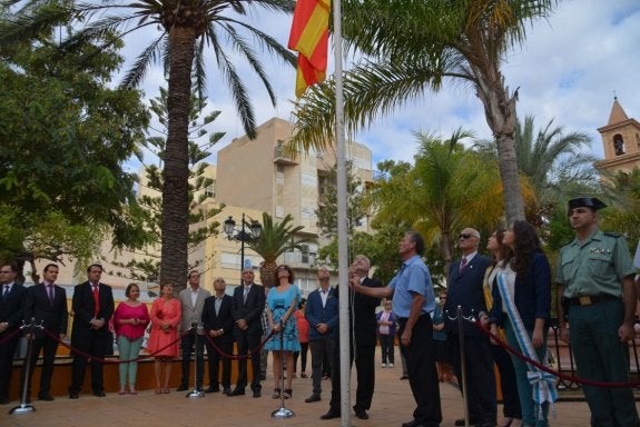 El primer edil de Torrevieja resalta el carácter reivindicativo del 9 de Octubre