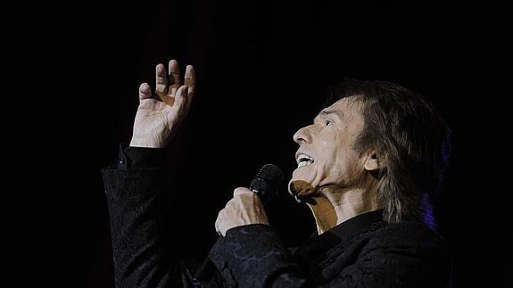 Raphael suena a orquesta