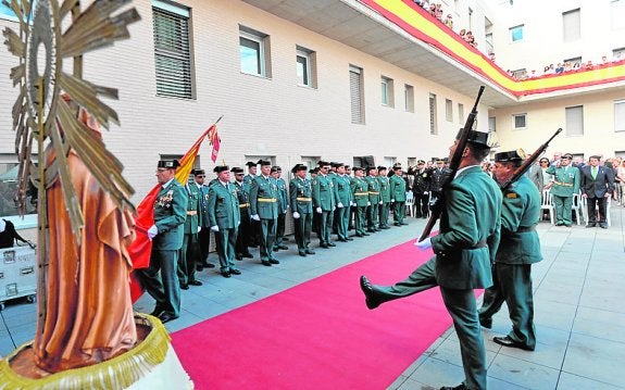 Homenaje a la bandera en Colón con motivo de la Fiesta Nacional