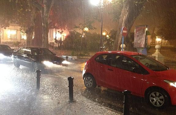 Las tormentas causan inundaciones en el litoral y colapsan el tráfico en Alicante