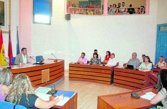 A los plenos, en pijama y cenados