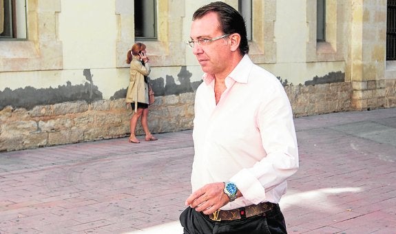 El cirujano de Belén Esteban niega haber falseado un parte médico