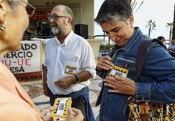 Música y cartelería contra la pobreza