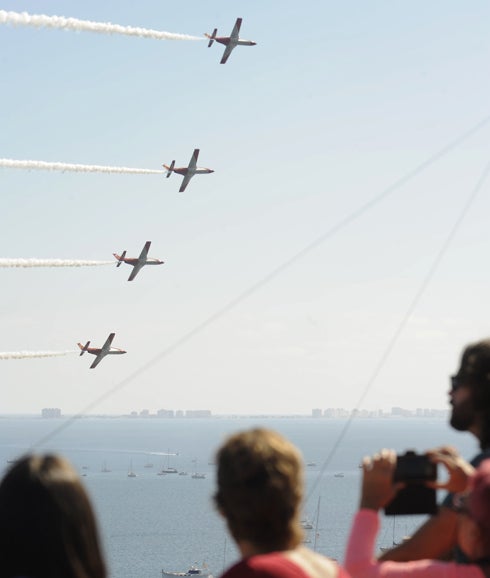 Treinta años de piruetas cincelados en el cielo de La Ribera