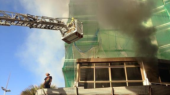 Denuncian la presencia de okupas en el hotel abandonado tras el incendio