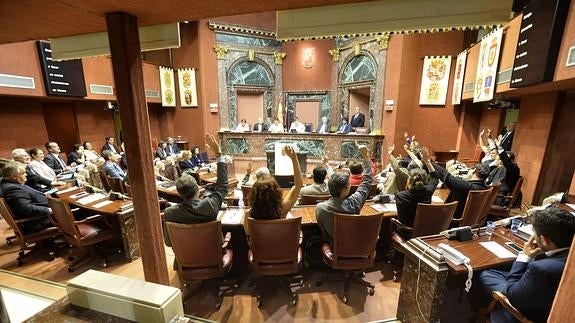 La Asamblea publica la declaración de bienes de los diputados regionales