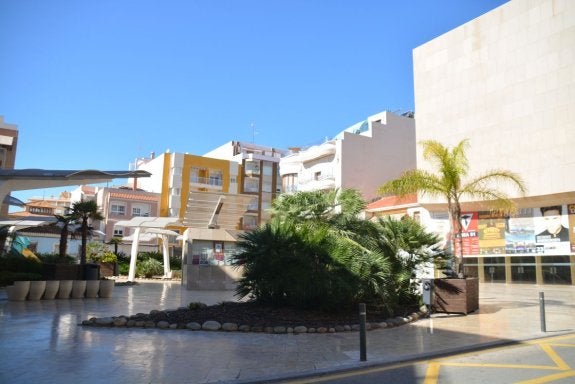 Parques y Jardines remozará las plazas de Oriente y Miguel Hernández