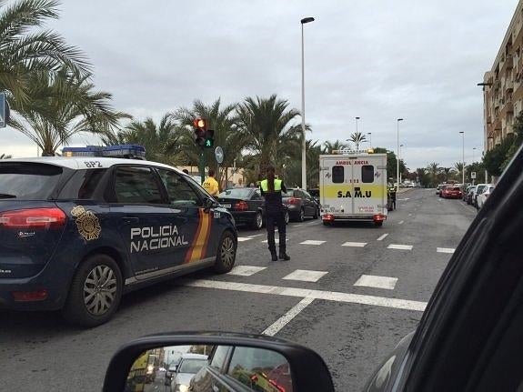 Una joven, grave tras ser atropellada en Elche