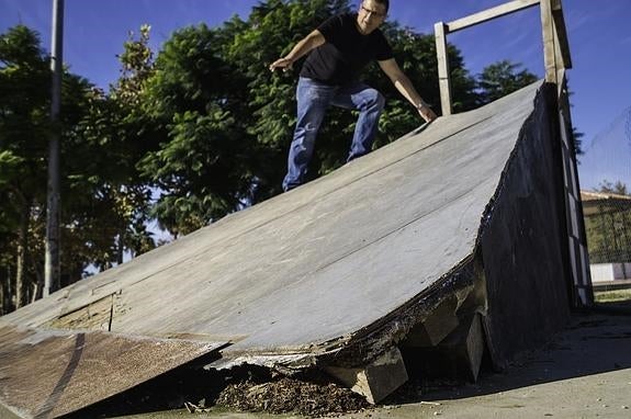 El PP denuncia el mal estado de la pista de patinaje de la Plaza Béjar