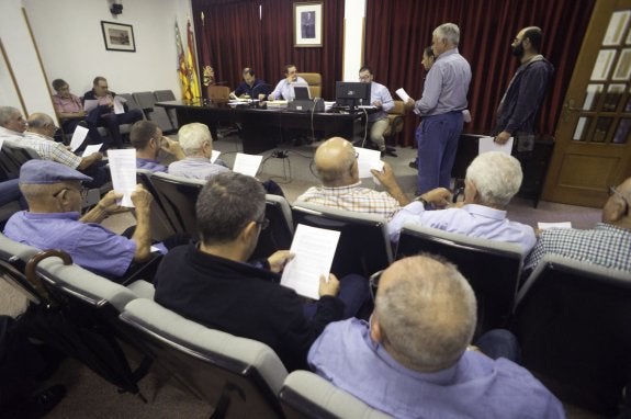 El riego tradicional logra el cierre de los pozos de sequía y suspende la protesta