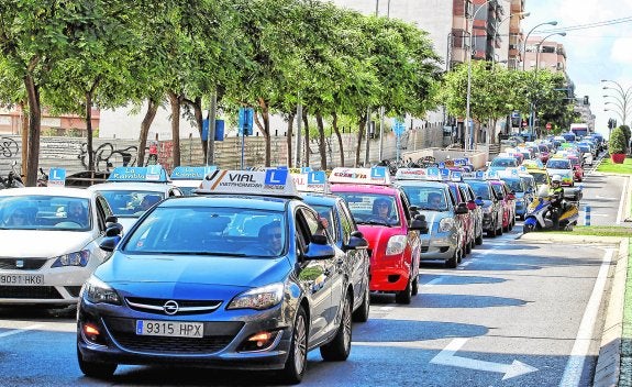 Profesores indignados con los exámenes de conducir