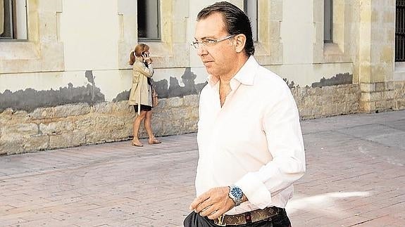 Condena de 8.160 euros al cirujano de Belén Esteban por una denuncia falsa