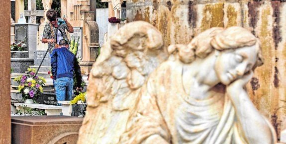 Alicante construirá 208 nuevos nichos ante la acuciante falta de sepulturas