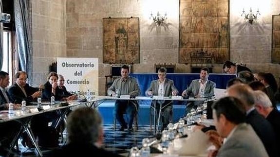 El comercio aprueba por consenso abrir diez festivos en 2016