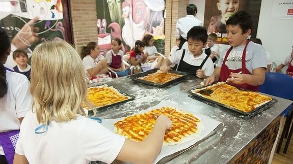 Pequeños cocineros para aprender los buenos hábitos alimenticios