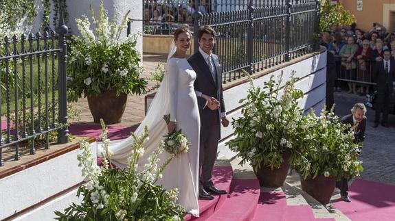 Eva González y Cayetano Rivera se visten de gala para su boda más tradicional