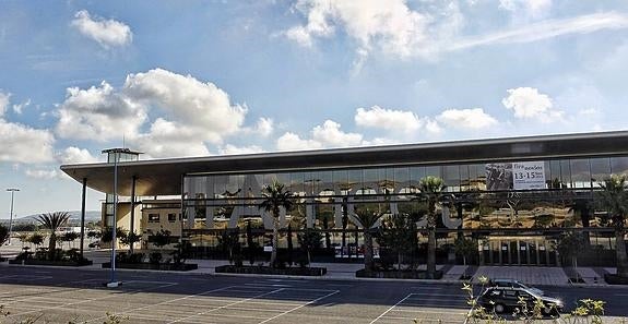 IFA cierra uno de los dos pabellones por el deterioro del tejado y las continuas goteras