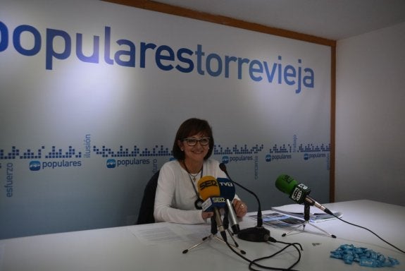 El PP critica la pasividad del pentapartito para controlar la venta ambulante ilegal