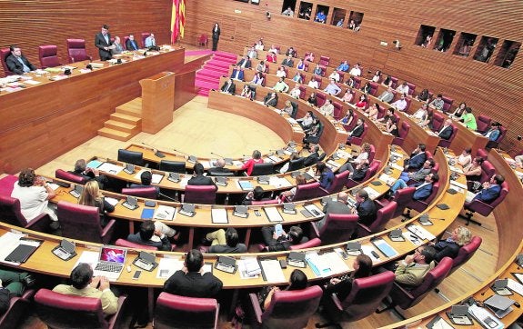 El PSPV prepara una subida de sueldo encubierta para altos cargos del Consell