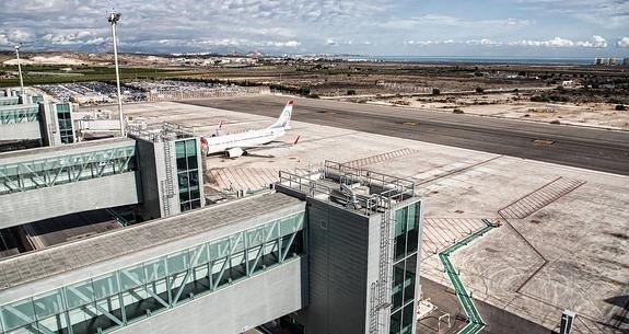 El Altet teme que la protección del saladar de Aguamarga afecte a la seguridad aérea