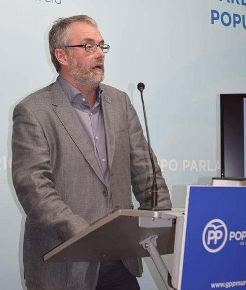 El PP pide a la Asamblea «apoyar el papel de la prensa en la democracia»