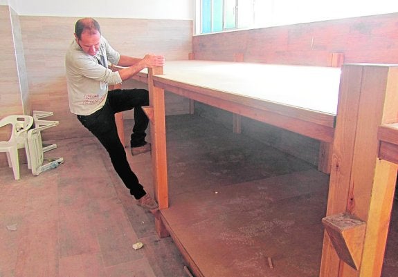 Deportes habilita un albergue para escaladores dentro del polideportivo