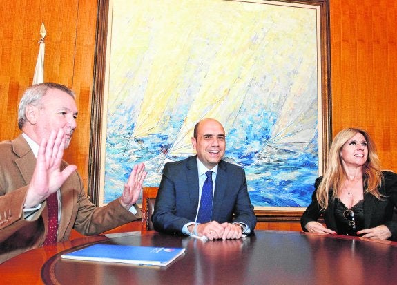 Echávarri dice que el Puerto «no contamina» y pide esperar a los informes sobre graneles