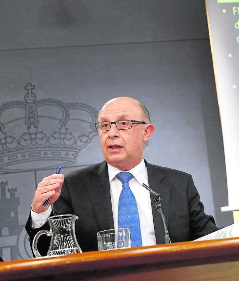 Montoro inyecta liquidez a la Generalitat con 1.471 millones de remanentes del FLA