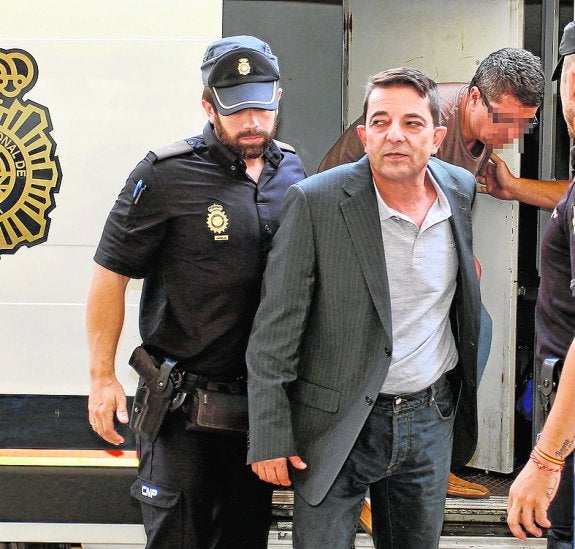 Cuatro años de cárcel por intentar matar a su esposa a botellazos