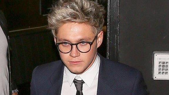 Niall Horan, de One Direction, presume de gafas nuevas en los AMA