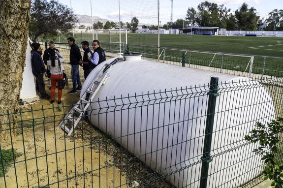 Un brote de legionela obliga a clausurar el polideportivo municipal