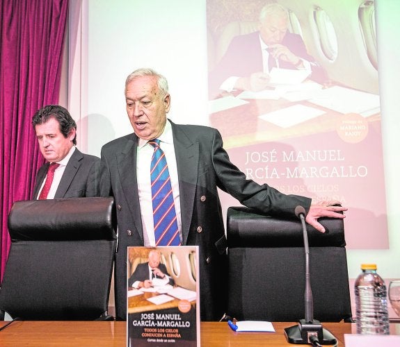 Margallo aterriza en Alicante